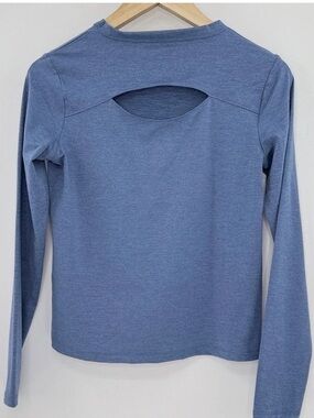 NWT all in motion Heathered Blue Long-Sleeve Top with Back Cutout Size M